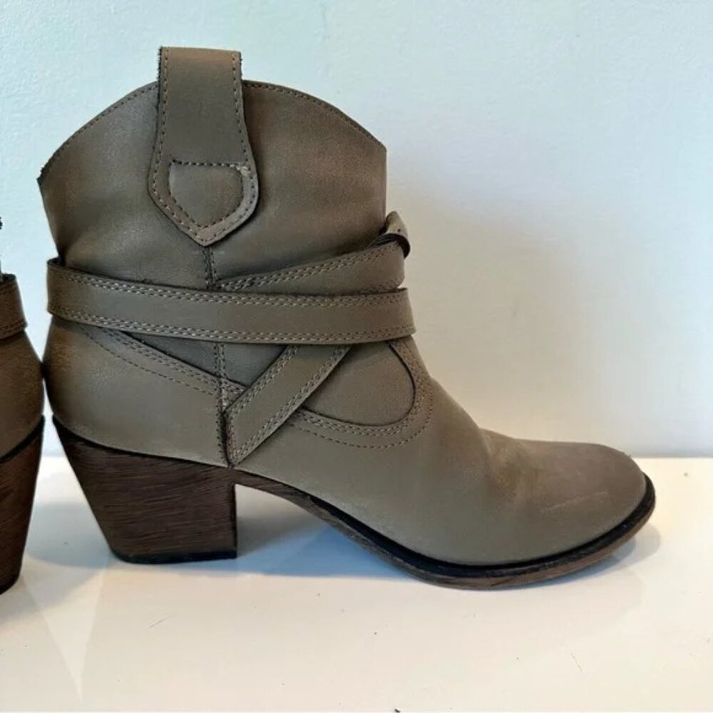 Rocket Dog Women's Sayla Gray/Taupe Modern Western Ankle Boot, Size 8.5 - Picture 11 of 14